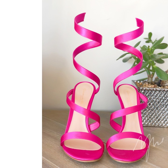 Shoes - Picture 1 of 4